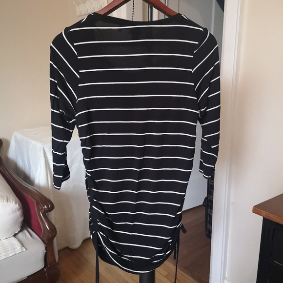 3/$20 H&M mama maternity top - Picture 7 of 8